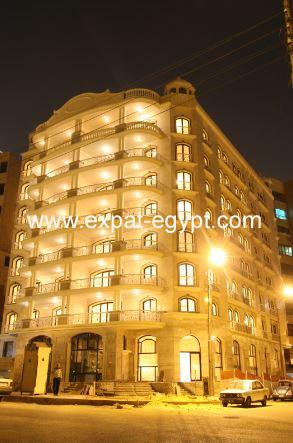 شقة متميزة للبيع بمبنى فريد بمنطقة مصر الجديدة