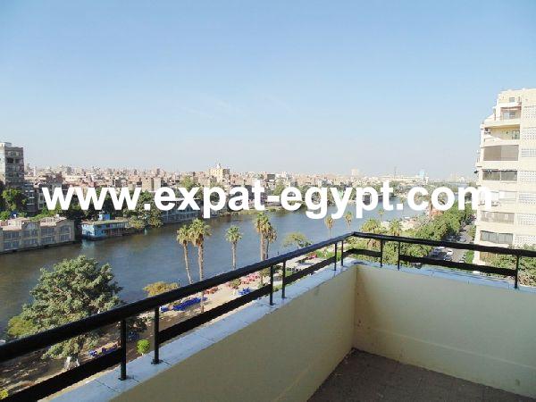شقة سقف عالى تطل على النيل للإيجار فى الزمالك ، القاهرة ، مصر