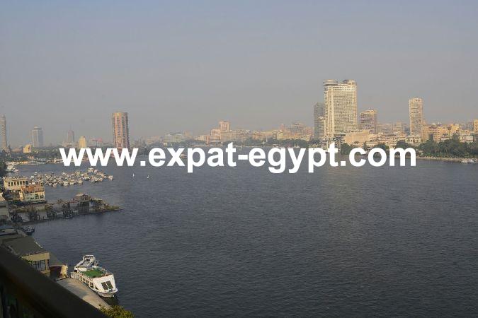 شقة تطل على النيل للإيجار في كورنيش الجيزة ، القاهرة مصر
